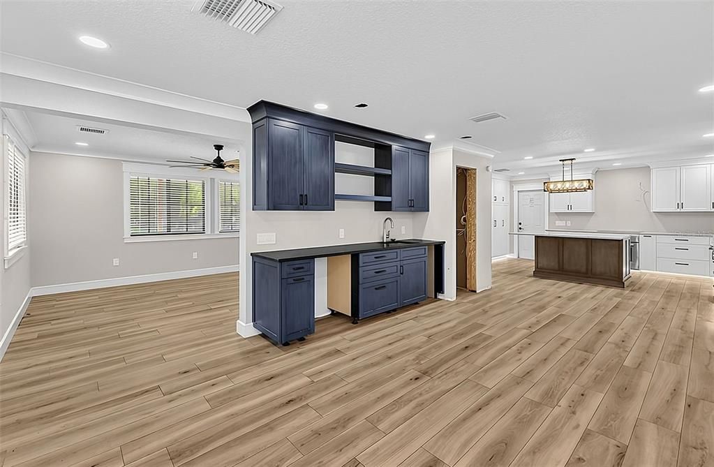 На продажу: $369,900 (4 спален, 2 ванн, 2663 Квадратных фут)