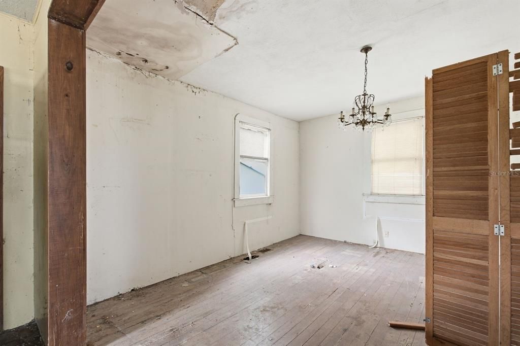 For Sale: $250,000 (3 beds, 2 baths, 1632 Square Feet)