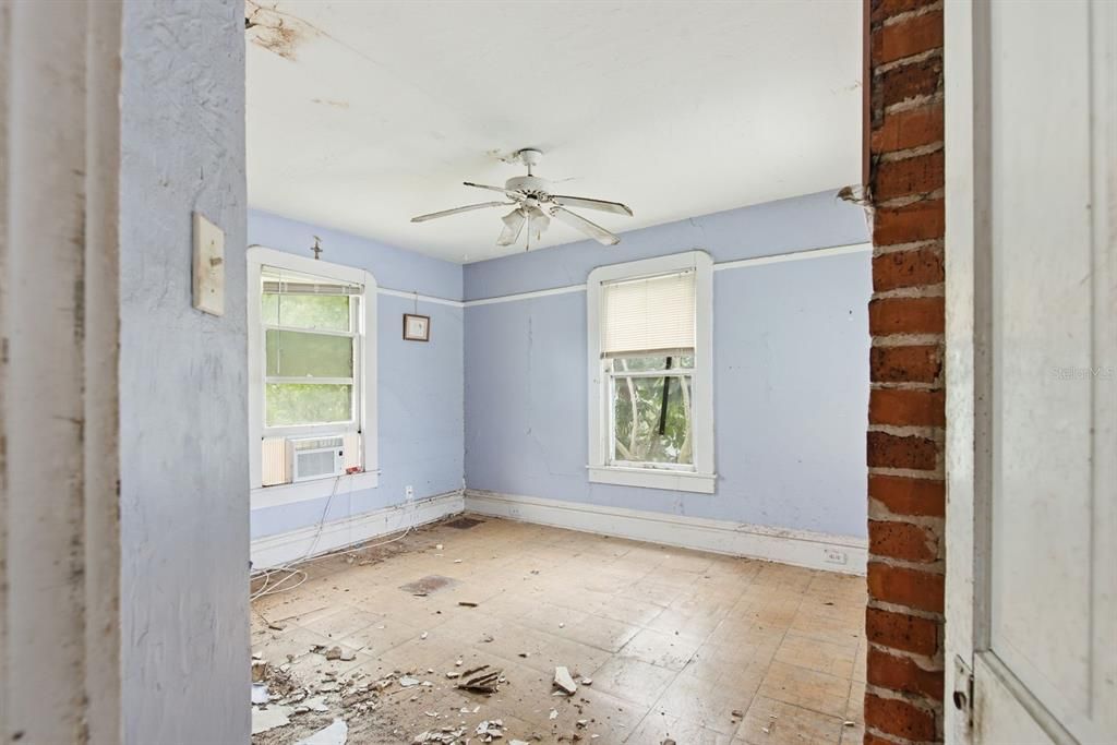 For Sale: $250,000 (3 beds, 2 baths, 1632 Square Feet)