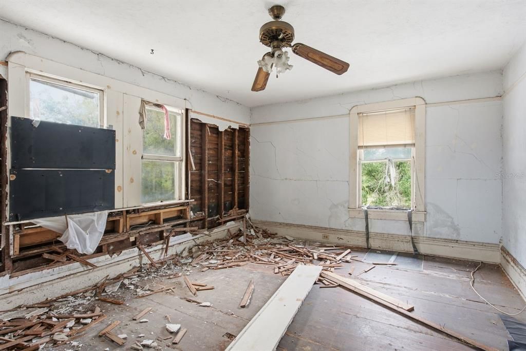 For Sale: $250,000 (3 beds, 2 baths, 1632 Square Feet)