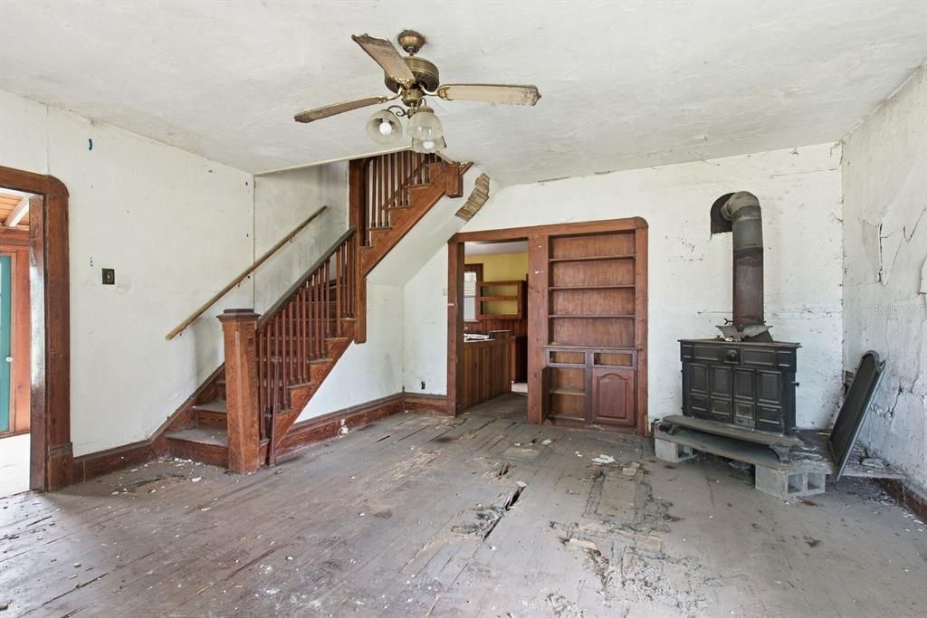 For Sale: $250,000 (3 beds, 2 baths, 1632 Square Feet)