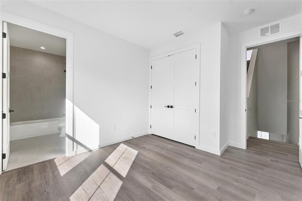 For Sale: $850,000 (3 beds, 3 baths, 2294 Square Feet)