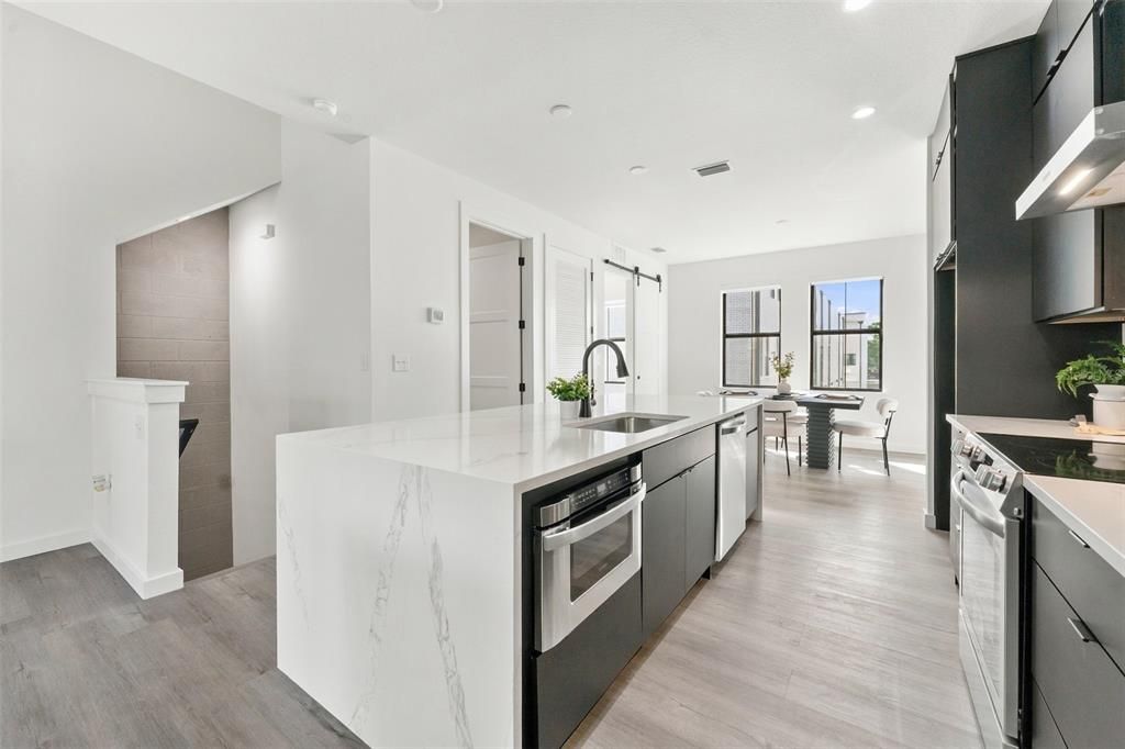 For Sale: $850,000 (3 beds, 3 baths, 2294 Square Feet)