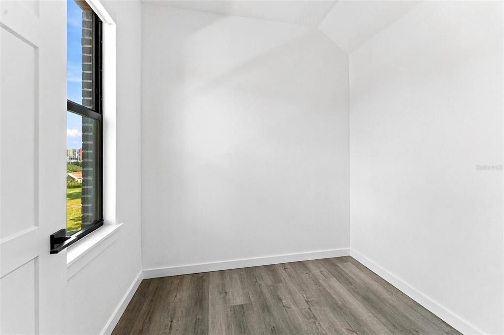 For Sale: $850,000 (3 beds, 3 baths, 2294 Square Feet)