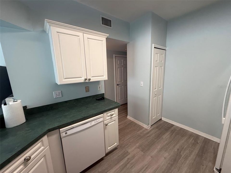 For Sale: $255,000 (3 beds, 3 baths, 1736 Square Feet)