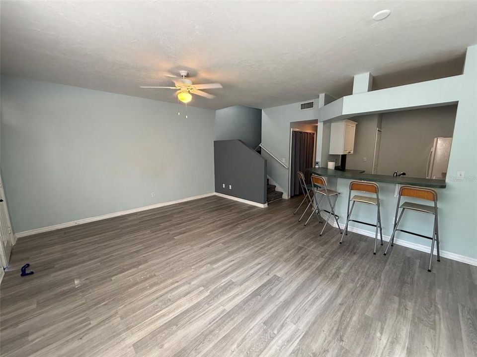 For Sale: $255,000 (3 beds, 3 baths, 1736 Square Feet)