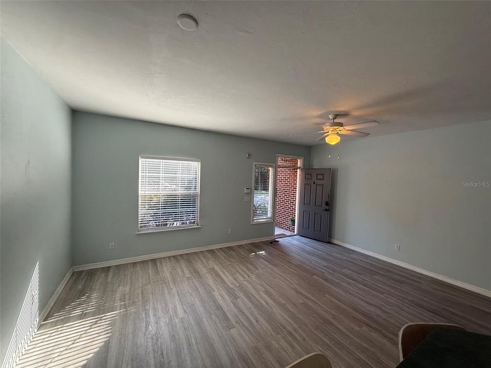 For Sale: $255,000 (3 beds, 3 baths, 1736 Square Feet)
