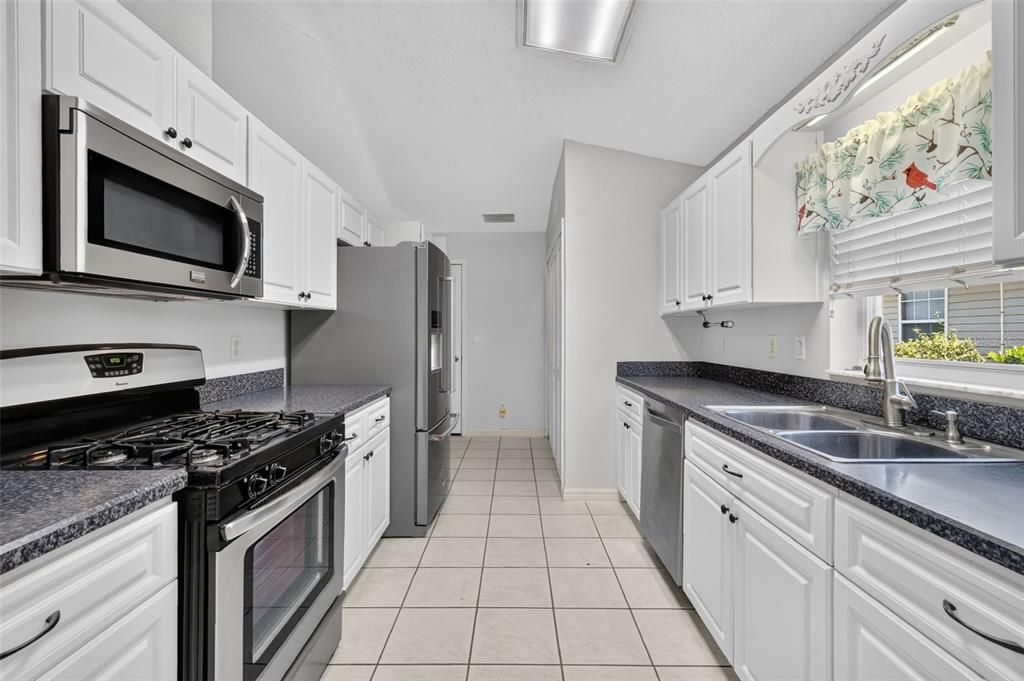 На продажу: $239,900 (2 спален, 2 ванн, 1447 Квадратных фут)