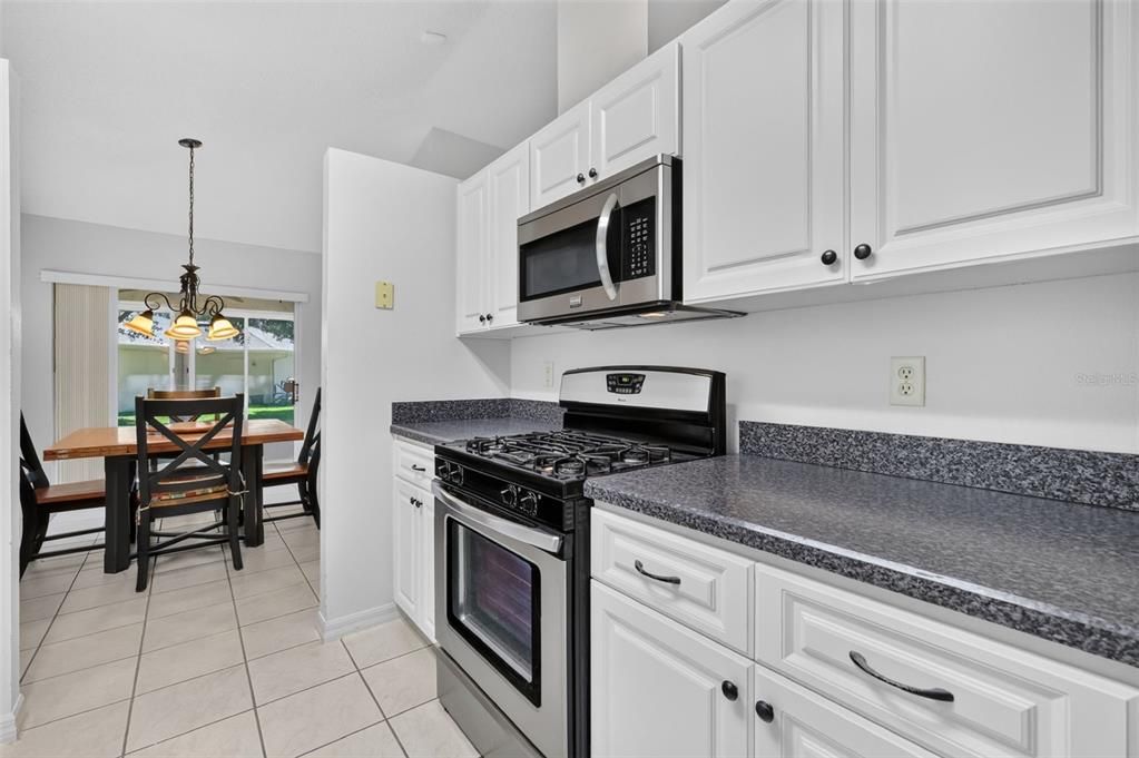 На продажу: $239,900 (2 спален, 2 ванн, 1447 Квадратных фут)