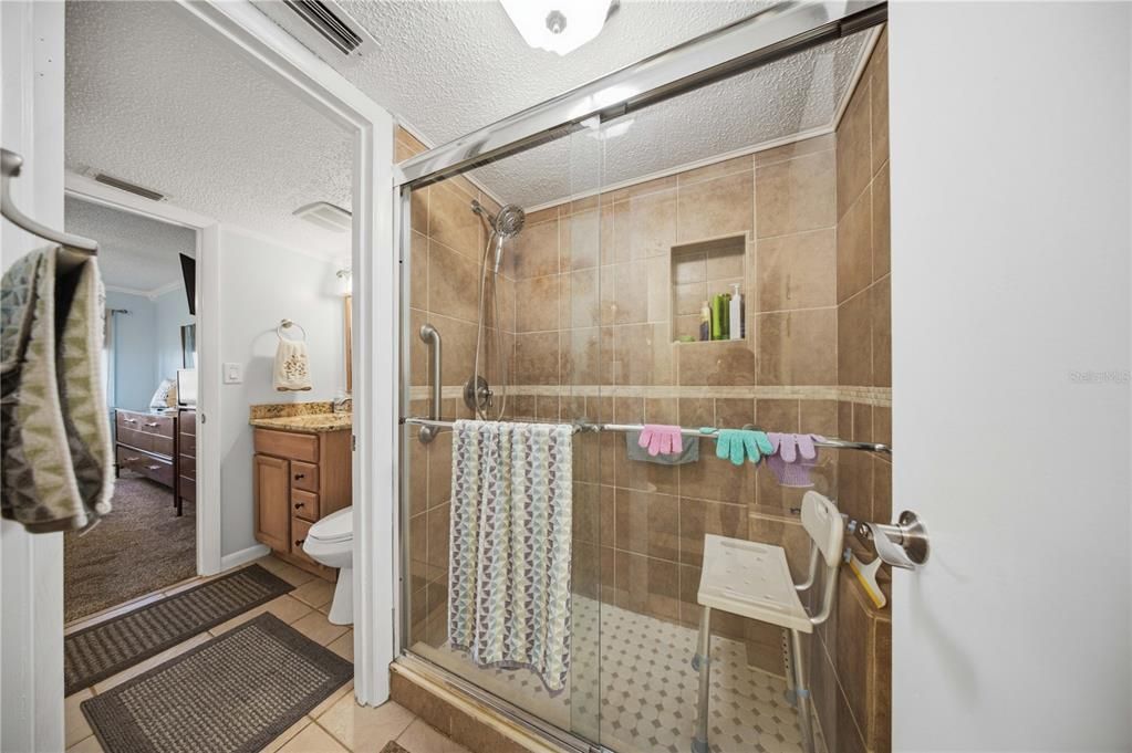 For Sale: $134,900 (2 beds, 1 baths, 1057 Square Feet)