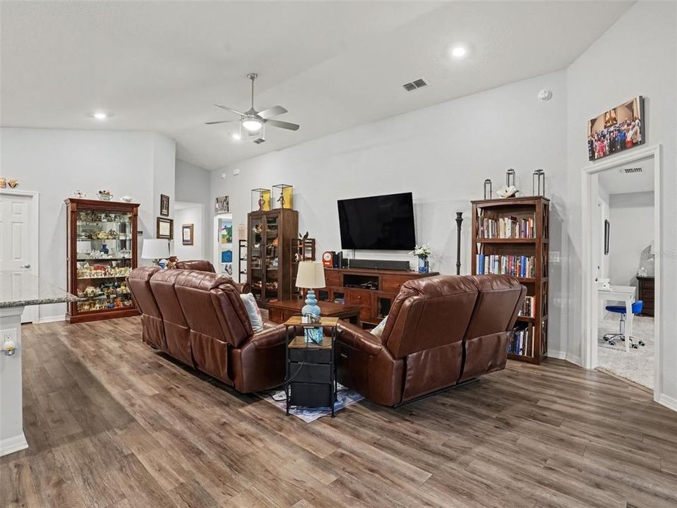For Sale: $365,000 (3 beds, 2 baths, 1990 Square Feet)