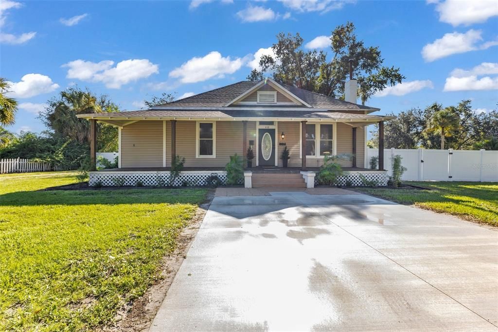 For Sale: $335,000 (3 beds, 2 baths, 1562 Square Feet)