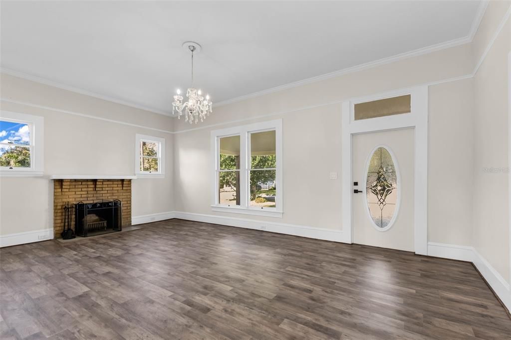 For Sale: $335,000 (3 beds, 2 baths, 1562 Square Feet)