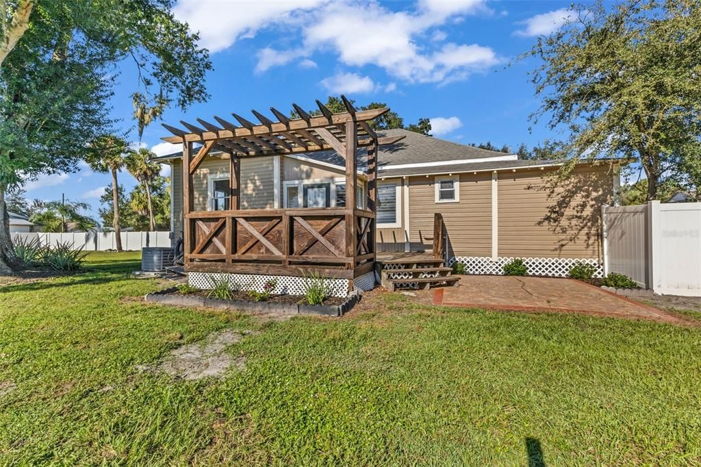 For Sale: $335,000 (3 beds, 2 baths, 1562 Square Feet)