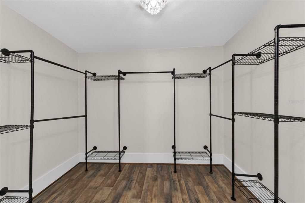 For Sale: $335,000 (3 beds, 2 baths, 1562 Square Feet)