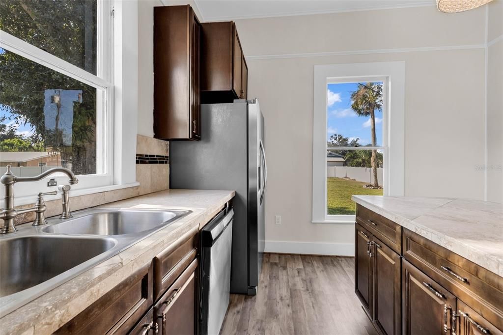 For Sale: $335,000 (3 beds, 2 baths, 1562 Square Feet)