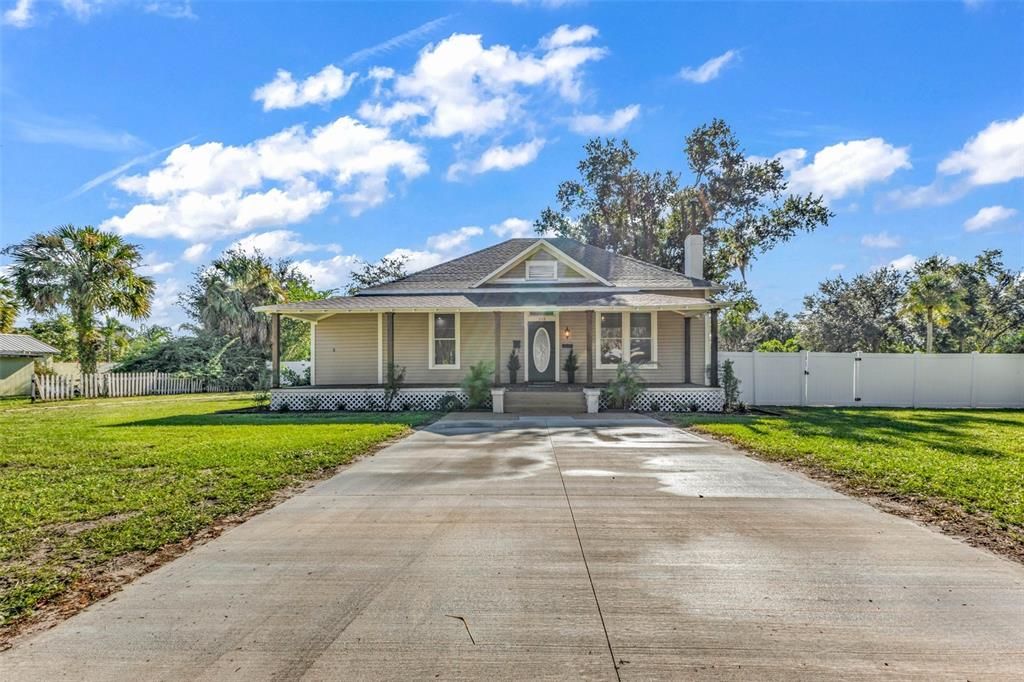 For Sale: $335,000 (3 beds, 2 baths, 1562 Square Feet)