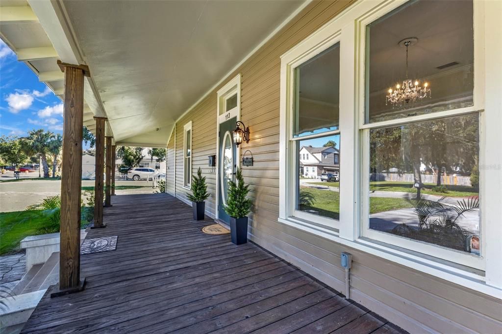 For Sale: $335,000 (3 beds, 2 baths, 1562 Square Feet)