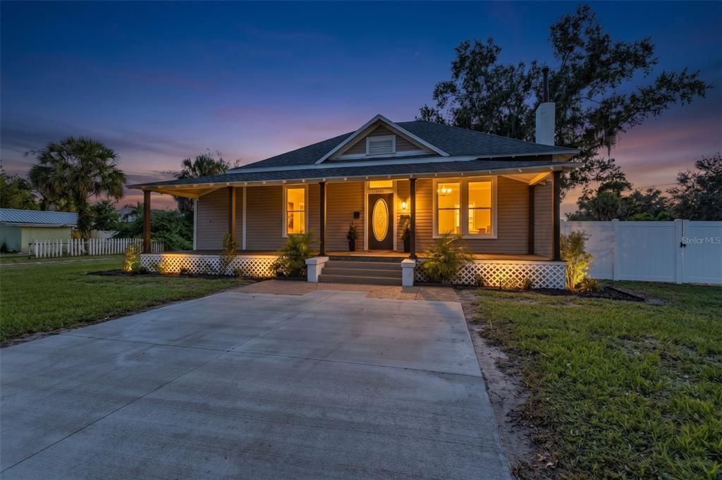 For Sale: $335,000 (3 beds, 2 baths, 1562 Square Feet)