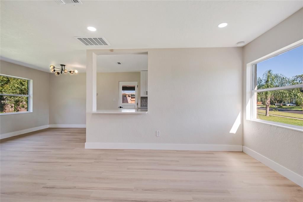 En Venta: $330,000 (3 camas, 2 baños, 1080 Pies cuadrados)