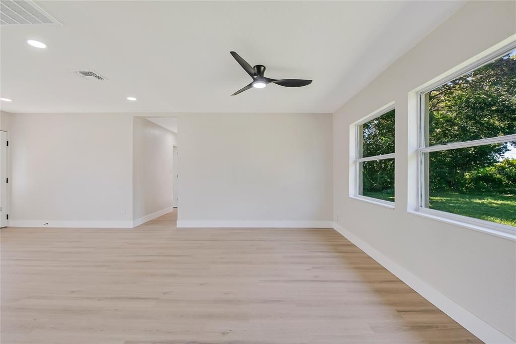 En Venta: $330,000 (3 camas, 2 baños, 1080 Pies cuadrados)
