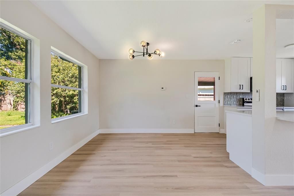 En Venta: $330,000 (3 camas, 2 baños, 1080 Pies cuadrados)