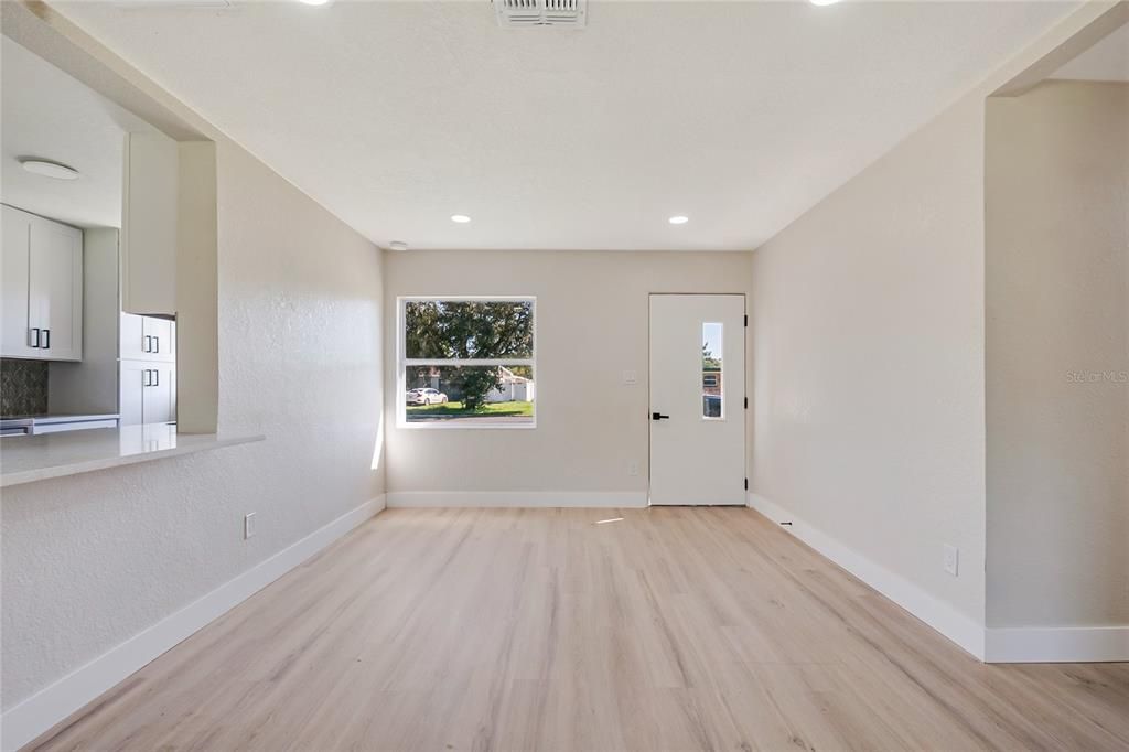En Venta: $330,000 (3 camas, 2 baños, 1080 Pies cuadrados)