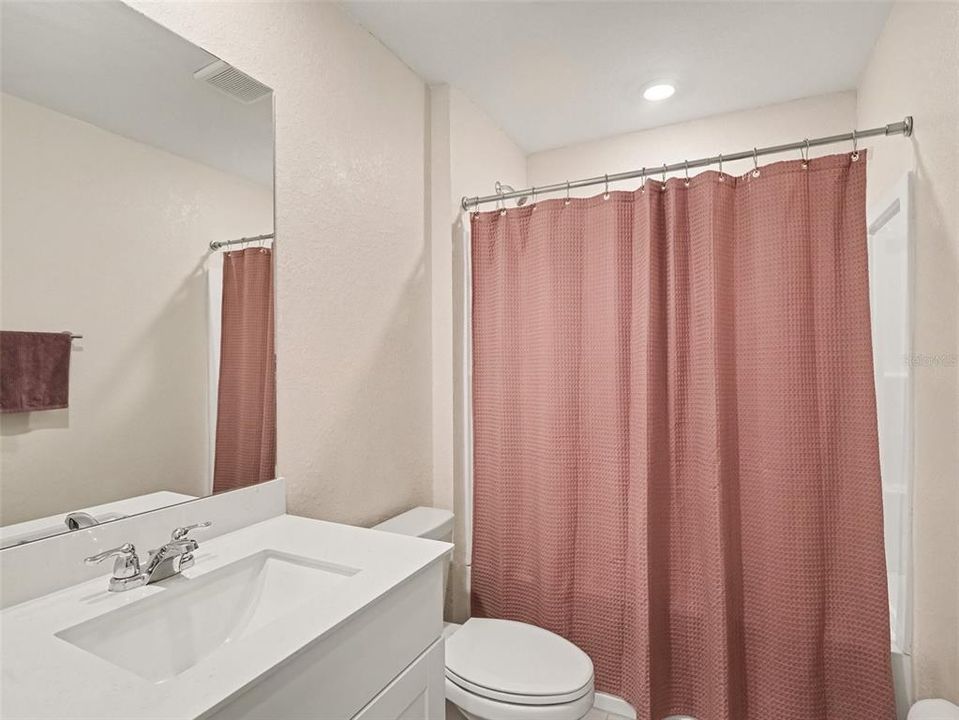 En Venta: $325,000 (4 camas, 2 baños, 1880 Pies cuadrados)