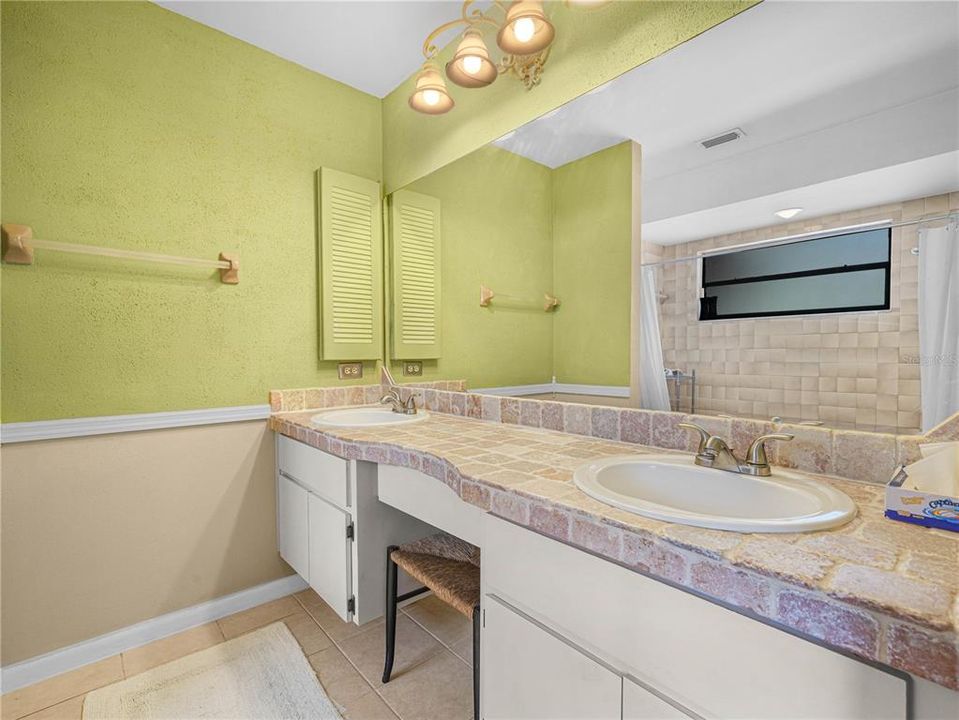 На продажу: $339,900 (3 спален, 2 ванн, 1688 Квадратных фут)