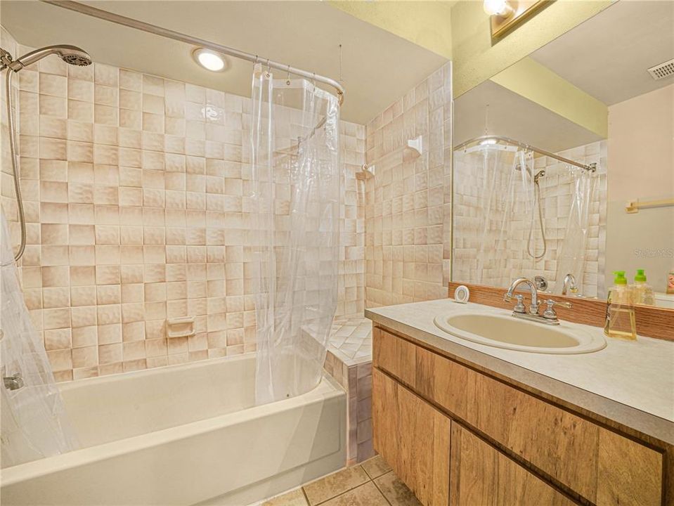 На продажу: $339,900 (3 спален, 2 ванн, 1688 Квадратных фут)