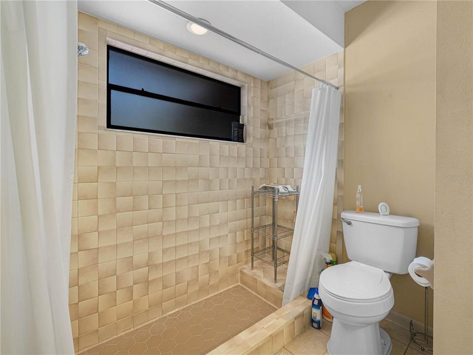 На продажу: $339,900 (3 спален, 2 ванн, 1688 Квадратных фут)