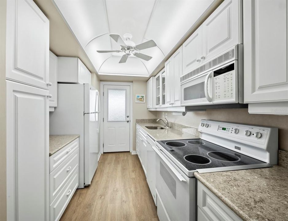 На продажу: $419,000 (2 спален, 2 ванн, 952 Квадратных фут)