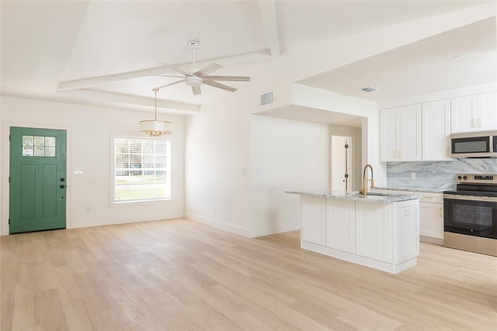 На продажу: $724,999 (4 спален, 2 ванн, 1615 Квадратных фут)