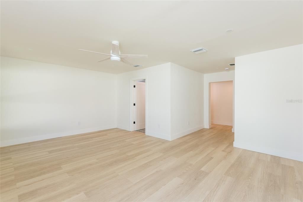 На продажу: $724,999 (4 спален, 2 ванн, 1615 Квадратных фут)