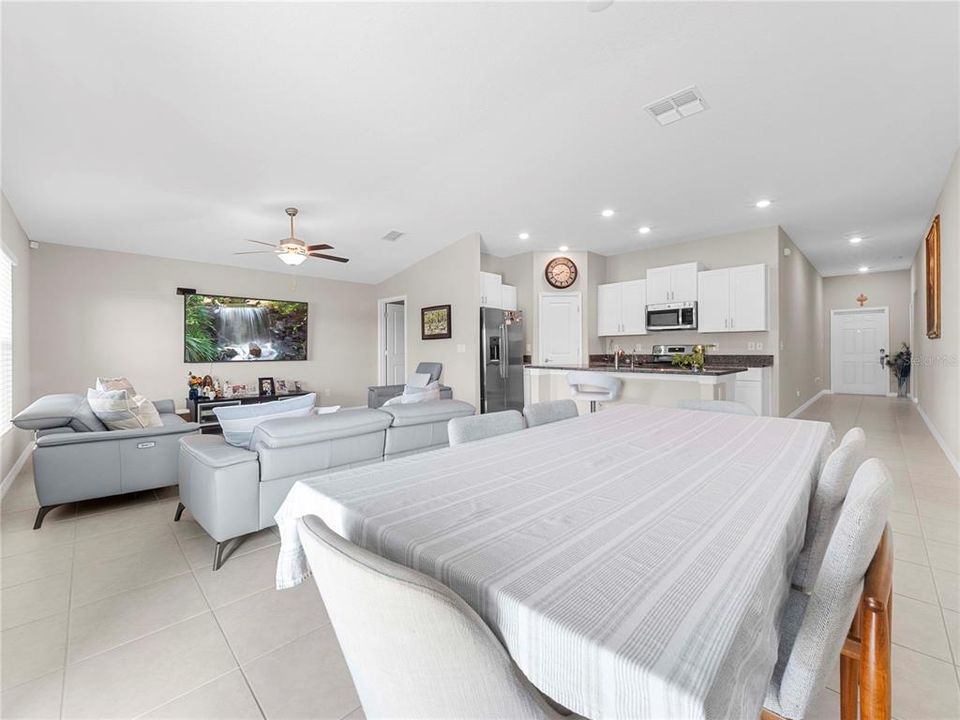 En Venta: $340,000 (3 camas, 2 baños, 1556 Pies cuadrados)