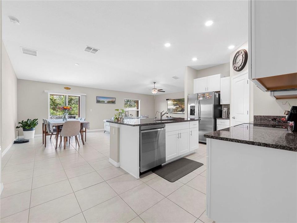 En Venta: $340,000 (3 camas, 2 baños, 1556 Pies cuadrados)