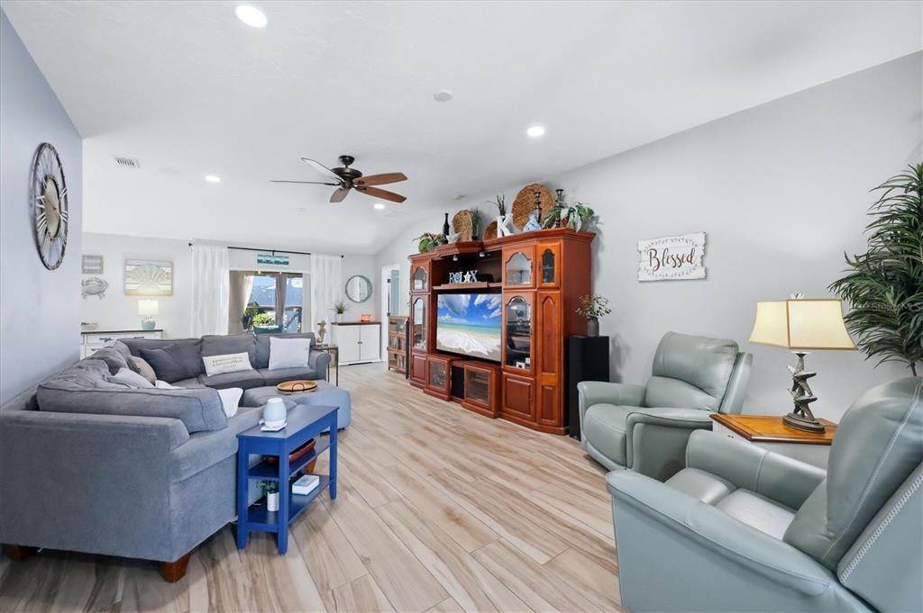 For Sale: $525,000 (3 beds, 2 baths, 1719 Square Feet)