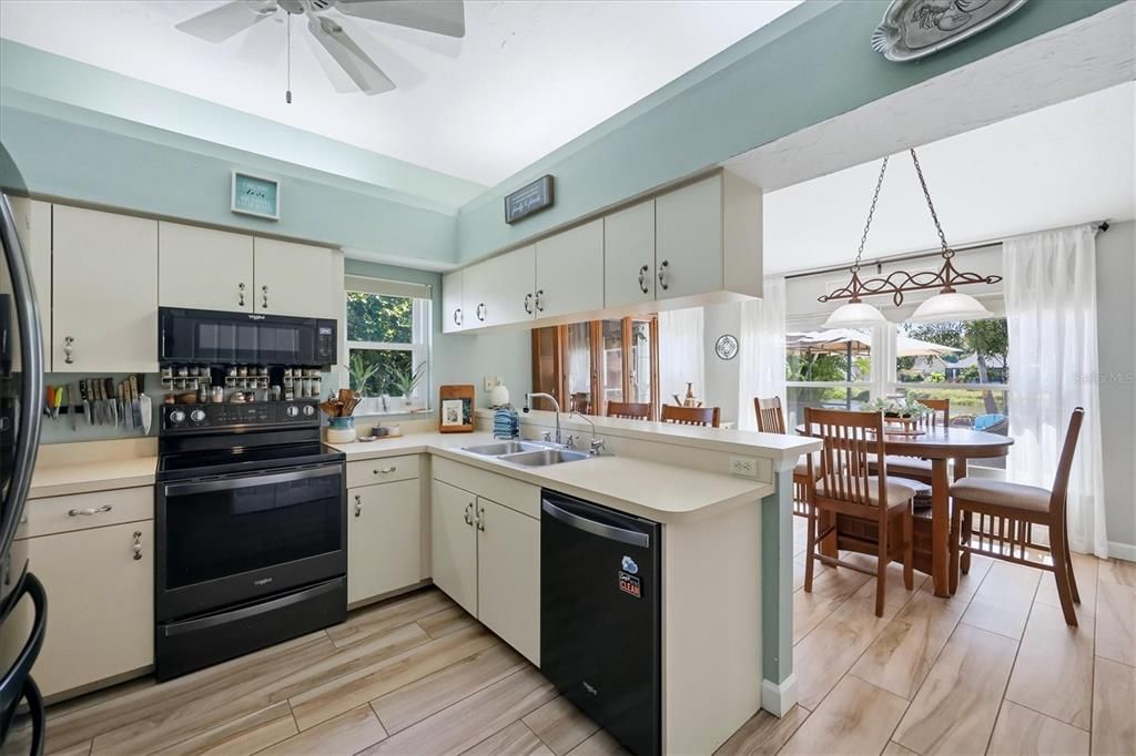 For Sale: $525,000 (3 beds, 2 baths, 1719 Square Feet)