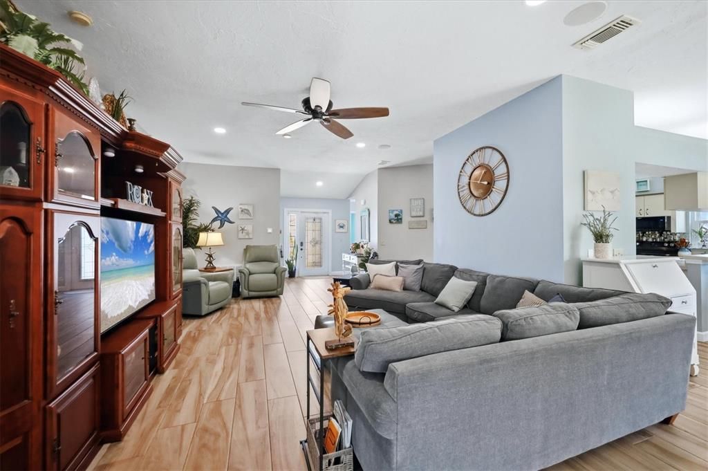 For Sale: $525,000 (3 beds, 2 baths, 1719 Square Feet)