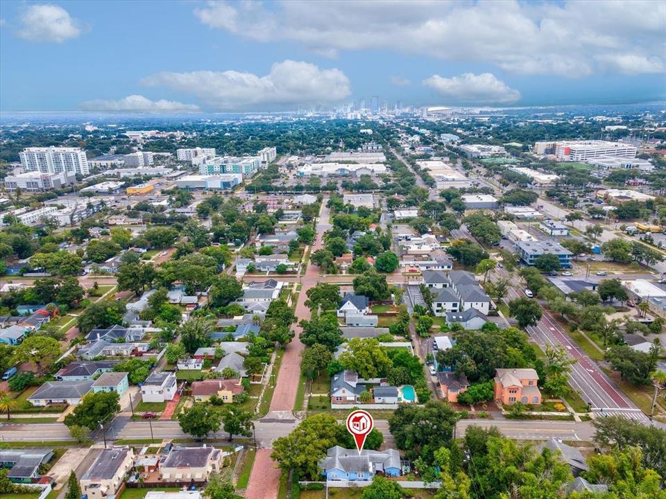 На продажу: $299,900 (2 спален, 2 ванн, 976 Квадратных фут)