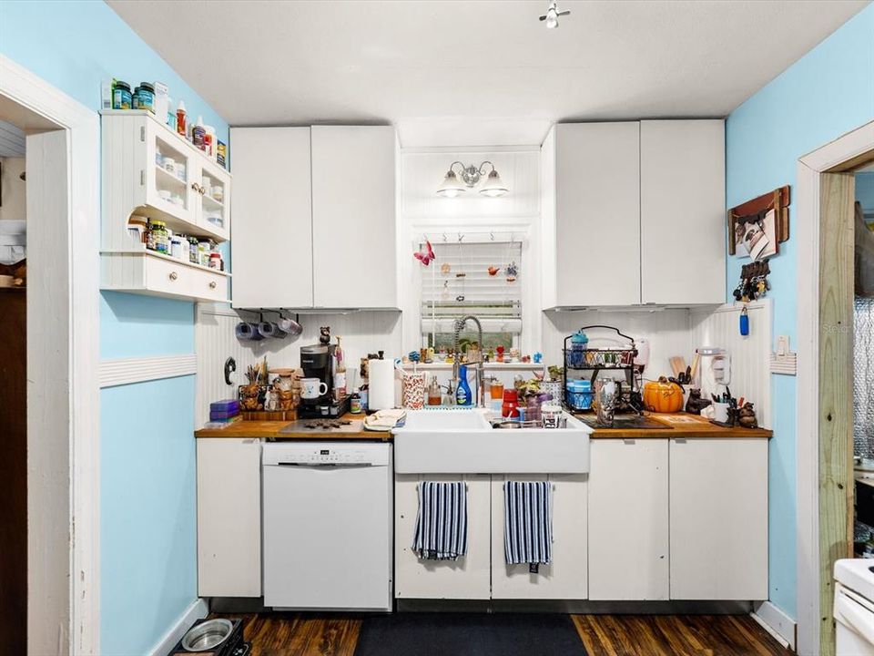 На продажу: $299,900 (2 спален, 2 ванн, 976 Квадратных фут)