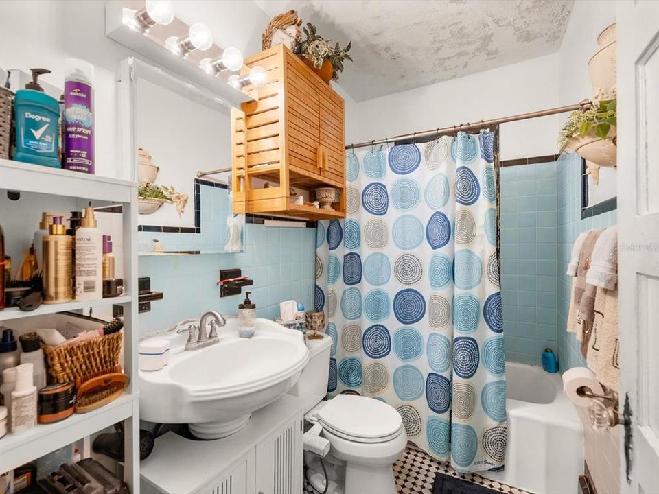 На продажу: $299,900 (2 спален, 2 ванн, 976 Квадратных фут)