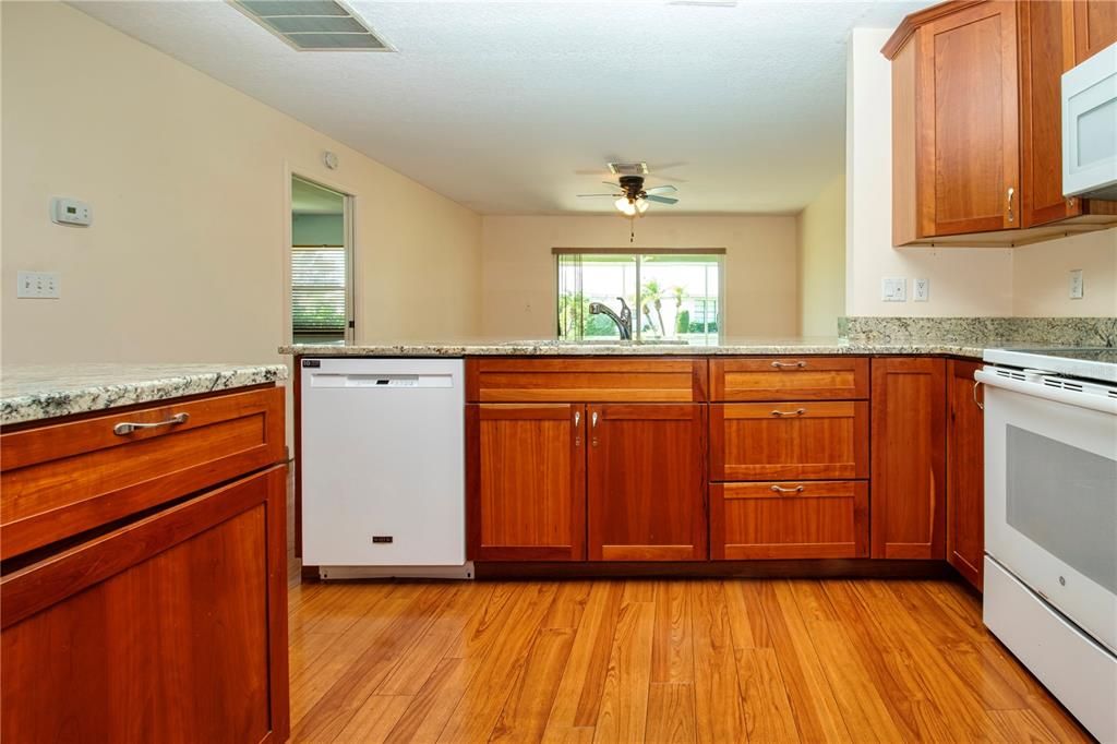 En Venta: $250,000 (2 camas, 2 baños, 1516 Pies cuadrados)