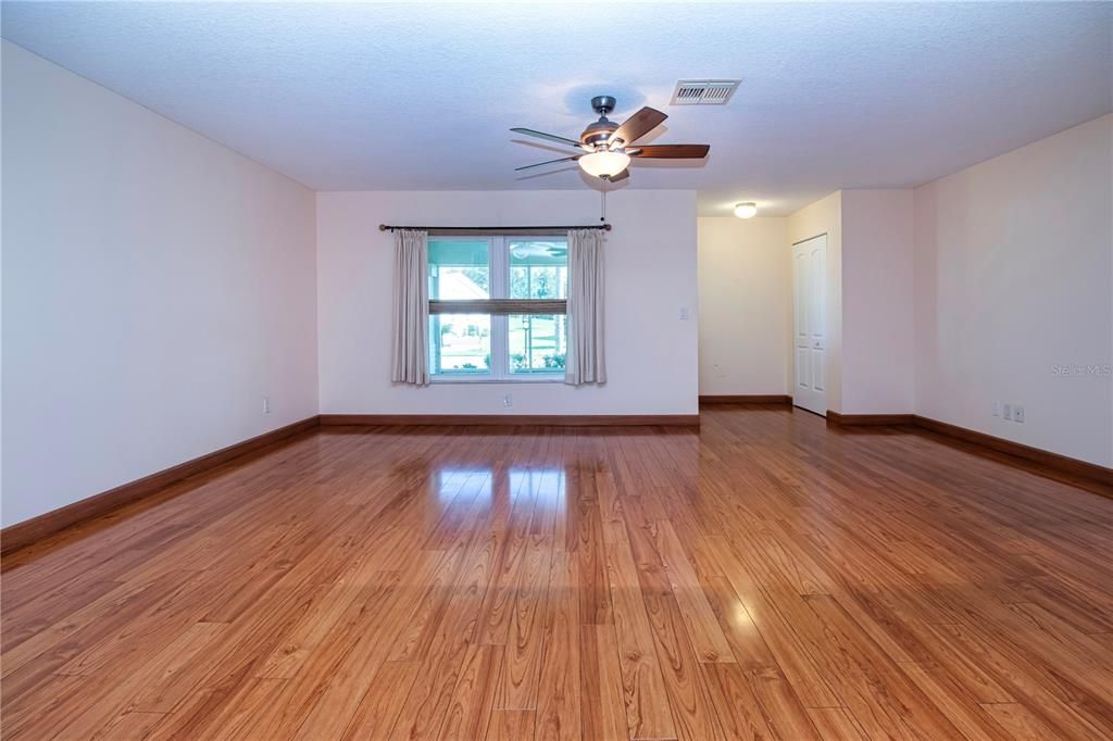 En Venta: $250,000 (2 camas, 2 baños, 1516 Pies cuadrados)
