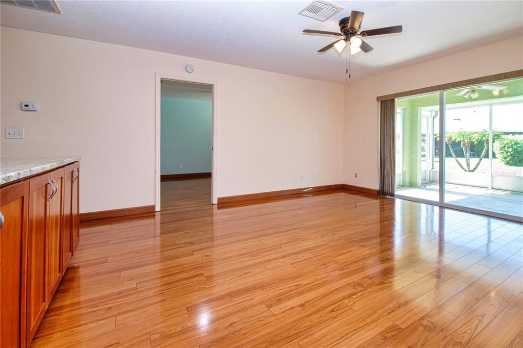 En Venta: $250,000 (2 camas, 2 baños, 1516 Pies cuadrados)