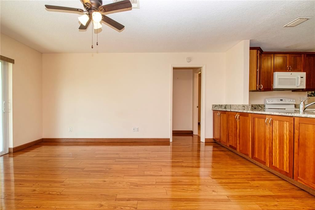 En Venta: $250,000 (2 camas, 2 baños, 1516 Pies cuadrados)