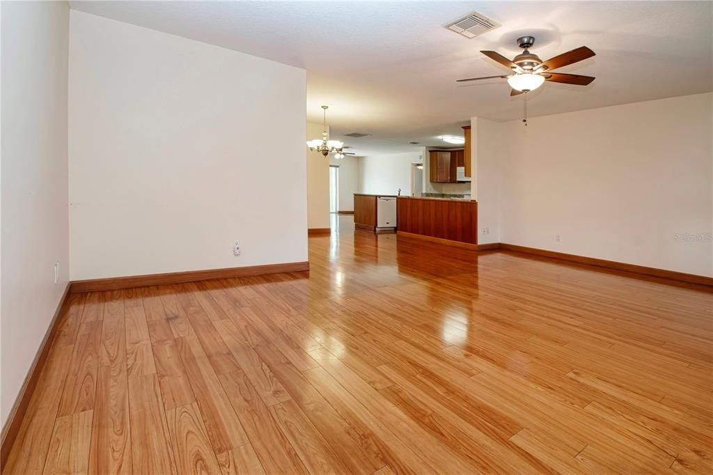 En Venta: $250,000 (2 camas, 2 baños, 1516 Pies cuadrados)