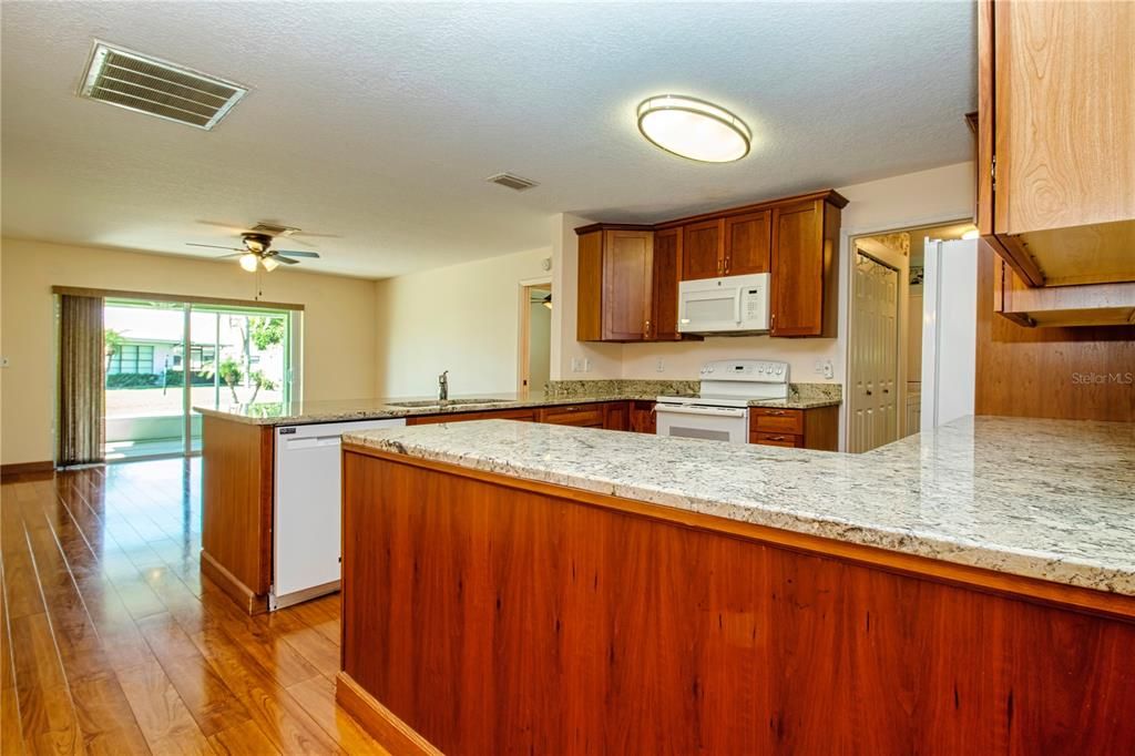 En Venta: $250,000 (2 camas, 2 baños, 1516 Pies cuadrados)