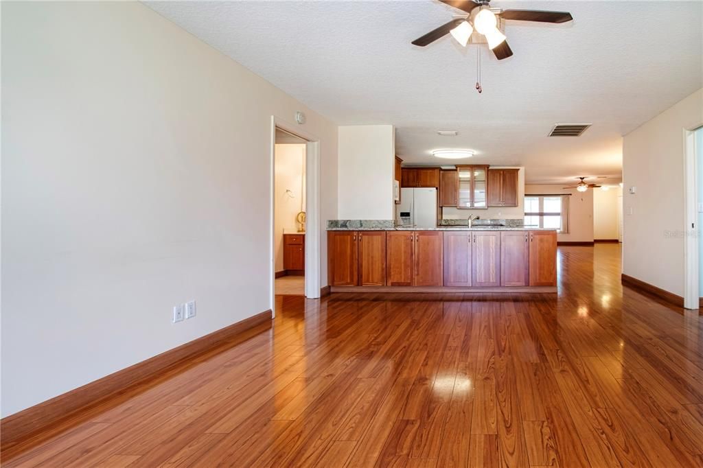 En Venta: $250,000 (2 camas, 2 baños, 1516 Pies cuadrados)