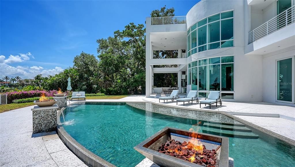 На продажу: $9,500,000 (5 спален, 5 ванн, 7116 Квадратных фут)